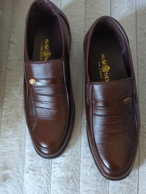 Business Classic Men’s Slip-On Loafers in Brown